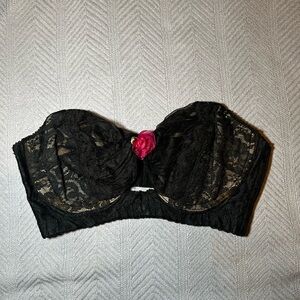 VTG Women's Strapless Lace Bandeau Bra with Pink Accent